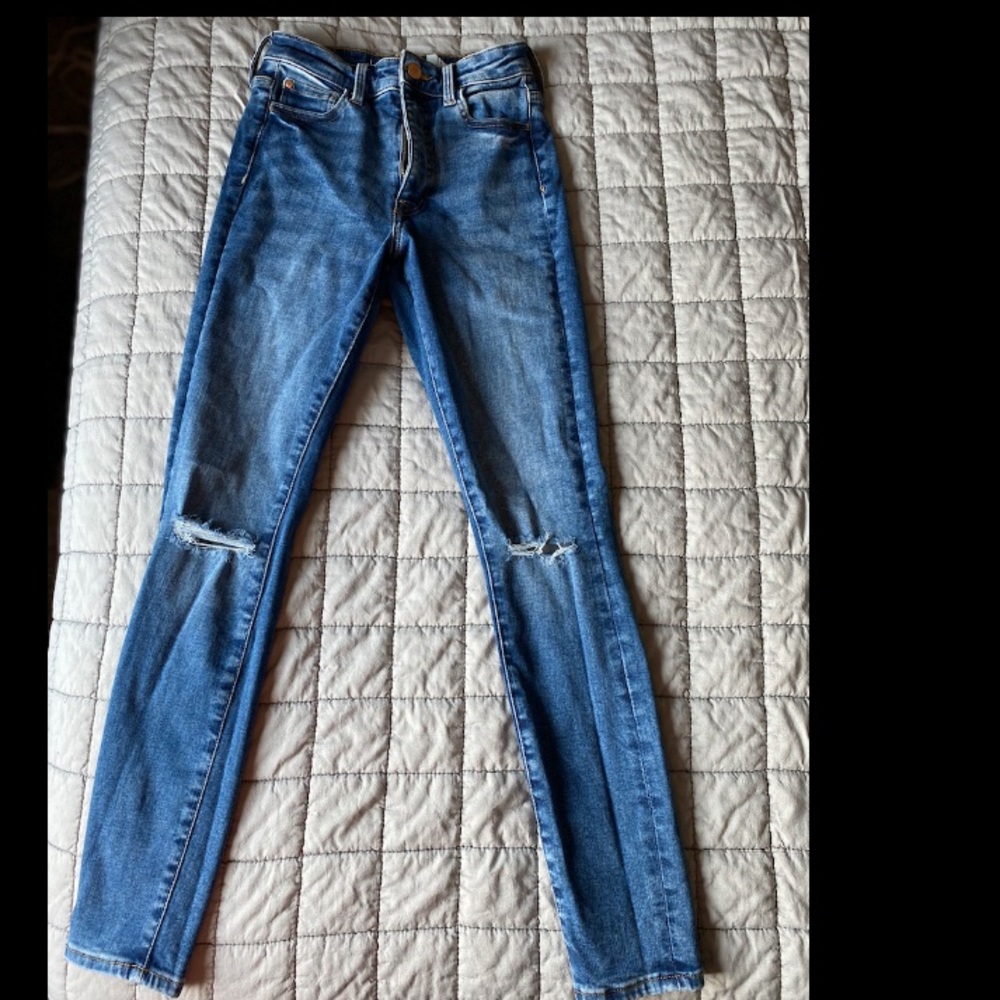 Super stretchy H&M curvy jeans never worn
